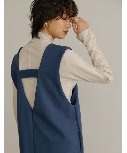 Re:EDIT（リエディ）の「[低身長サイズ有]軽くて暖かいリサイクルストレッチ起毛圧縮ニットソー深Vネックジャンパースカート（ジャンパースカート・レディース・ブラック/パープル/ブルー/ベージュ/グレー系その他・SHORT/MEDIUM/LARGE）」の6枚目の写真