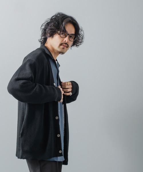 improves(インプローブス)の「12GG あぜ編みニット オーバーサイズ カーディガン(カーディガン/ボレロ・メンズ・ブルー/ブラック/ナチュラル/マスタード/グリーン・MEDIUM/LARGE)」の16枚目の写真