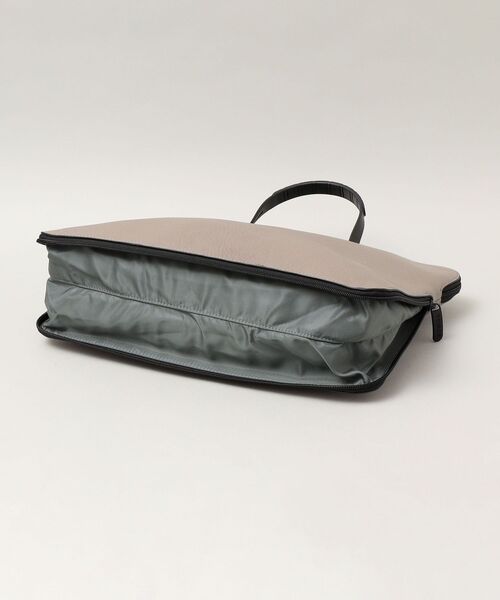 TOMOE（トモエ）の「【SHIPS別注】TOMOE: SLIM EX（クラッチバッグ・メンズ・グレー/ブラック・ONE SIZE）」の7枚目の写真