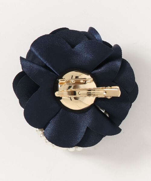 ROPE' PICNIC（ロペピクニック）の「シャイニーフラワーパールコサージュ（ブローチ/コサージュ・レディース・ネイビー/グレー・FREE）」の3枚目の写真