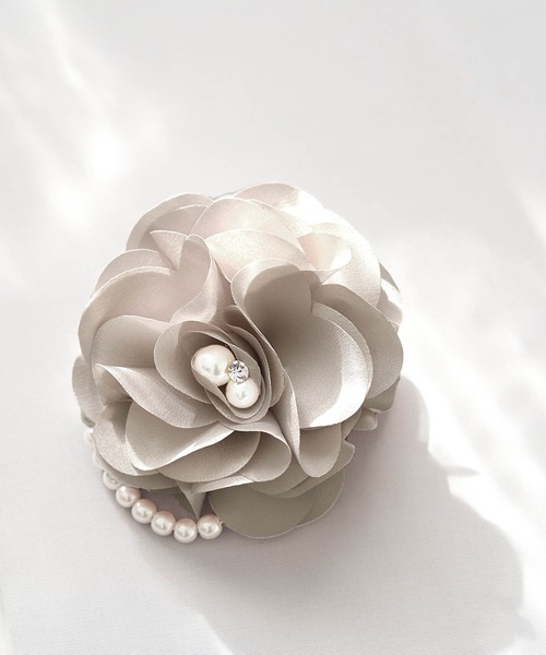 ROPE' PICNIC（ロペピクニック）の「シャイニーフラワーパールコサージュ（ブローチ/コサージュ・レディース・ネイビー/グレー・FREE）」の2枚目の写真