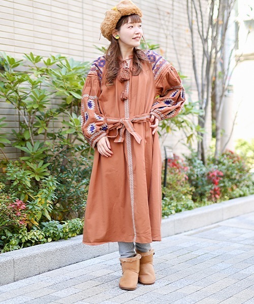 Amina(アミナ)の「【WEB限定】Amina ボヘリゾ刺繍ワンピース(ワンピース・レディース・ホワイト/グリーン/ベージュ・FREE)」の2枚目の写真