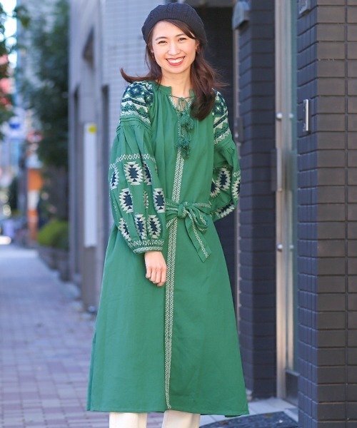 Amina(アミナ)の「【WEB限定】Amina ボヘリゾ刺繍ワンピース(ワンピース・レディース・ホワイト/グリーン/ベージュ・FREE)」の3枚目の写真