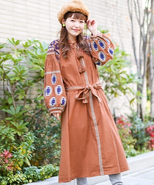 Amina(アミナ)の「【WEB限定】Amina ボヘリゾ刺繍ワンピース(ワンピース・レディース・ホワイト/グリーン/ベージュ・FREE)」の6枚目の写真