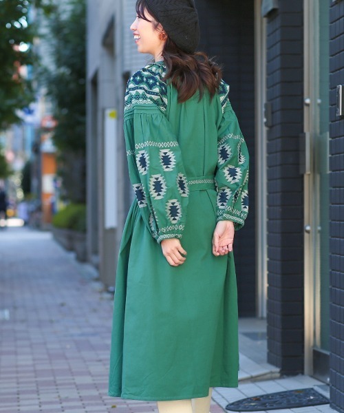 Amina(アミナ)の「【WEB限定】Amina ボヘリゾ刺繍ワンピース(ワンピース・レディース・ホワイト/グリーン/ベージュ・FREE)」の7枚目の写真