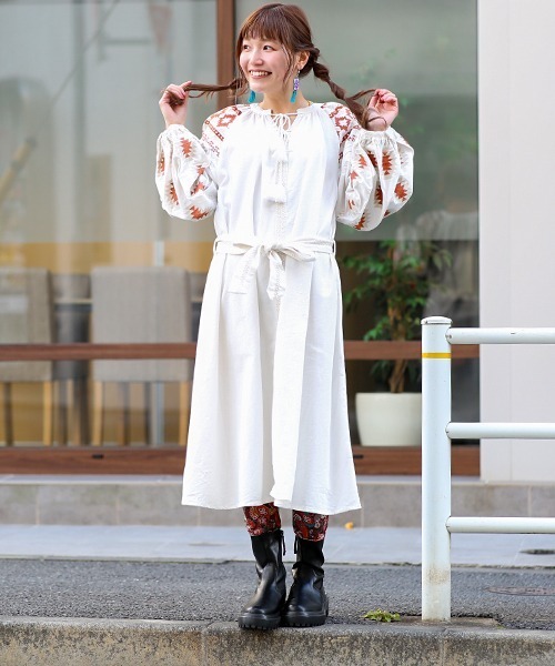 Amina(アミナ)の「【WEB限定】Amina ボヘリゾ刺繍ワンピース(ワンピース・レディース・ホワイト/グリーン/ベージュ・FREE)」の4枚目の写真