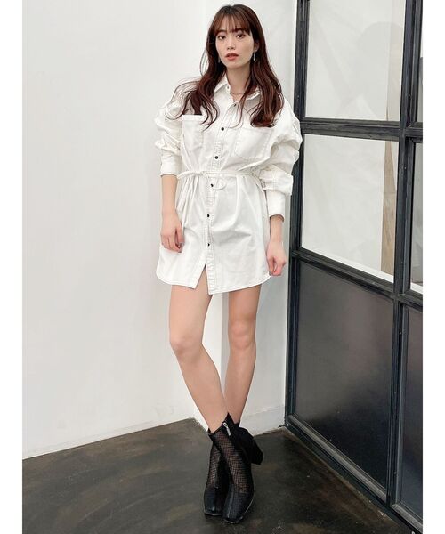 GYDA（ジェイダ）の「ウエストマークBIGデニムシャツ（シャツ/ブラウス・レディース・ライトブルー/オフホワイト・FREE）」の14枚目の写真