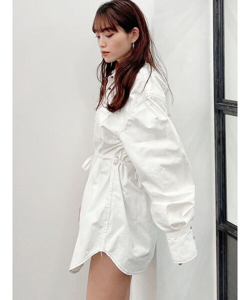 GYDA（ジェイダ）の「ウエストマークBIGデニムシャツ（シャツ/ブラウス・レディース・ライトブルー/オフホワイト・FREE）」の16枚目の写真