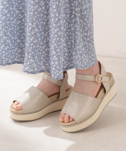 OLIVE des OLIVE(オリーブデオリーブ)の「パールピースサンダル(サンダル・レディース・ライトグレー/オフホワイト/ゴールド・SMALL/MEDIUM/LARGE)」の3枚目の写真