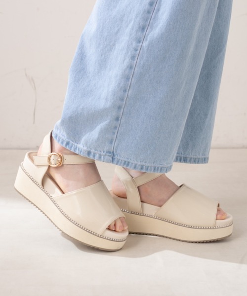 OLIVE des OLIVE(オリーブデオリーブ)の「パールピースサンダル(サンダル・レディース・ライトグレー/オフホワイト/ゴールド・SMALL/MEDIUM/LARGE)」の6枚目の写真