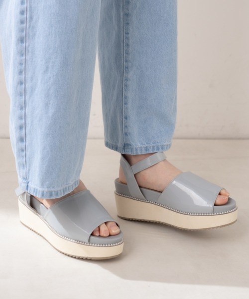 OLIVE des OLIVE(オリーブデオリーブ)の「パールピースサンダル(サンダル・レディース・ライトグレー/オフホワイト/ゴールド・SMALL/MEDIUM/LARGE)」の8枚目の写真