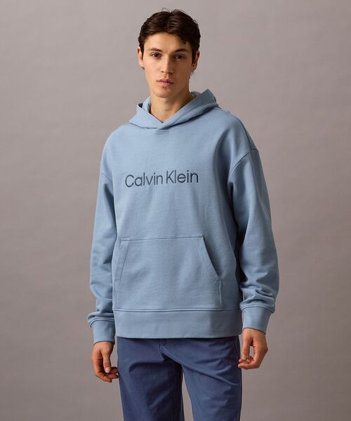 Calvin Klein（カルバン・クライン）の「【ユニセックス】リラックス ロゴ テリー パーカー（パーカー・メンズ・ホワイト/ブラック/グレー/レッド/グレー系/オレンジ系その他/ブラック系/ホワイト系/ヘザーグレー/ブルー系その他・S/M/L/XL/XS）」の8枚目の写真