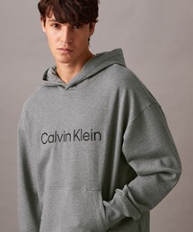 カルバンクライン グレー フォトプリント フード付きパーカー　ロウン着用 商品一覧 | カルバン・クライン 公式オンラインストア