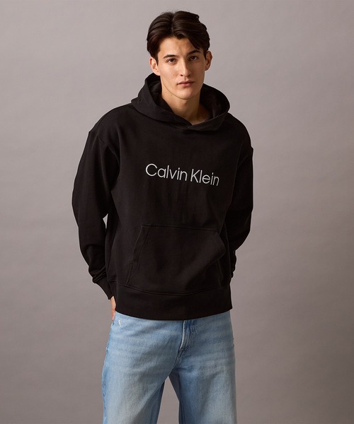 Calvin Klein（カルバン・クライン）の「【ユニセックス】リラックス ロゴ テリー パーカー（パーカー・メンズ・ホワイト/ブラック/グレー/レッド/グレー系/オレンジ系その他/ブラック系/ホワイト系/ヘザーグレー/ブルー系その他・S/M/L/XL/XS）」の18枚目の写真