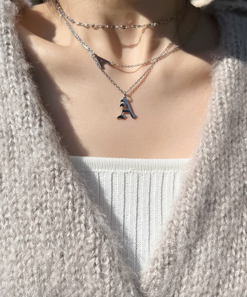 blackdia ocean(ブラックダイヤオーシャン)の「blackdia ocean ステンレスオールドイングリッシュイニシャルネックレス(ネックレス・レディース・シルバー/ゴールド・K/Y/A/C/E/H/J/R/I/T/S/M)」の3枚目の写真