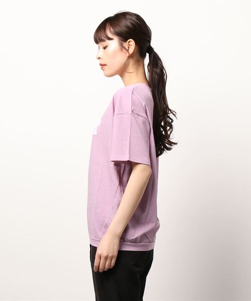 Q(キュー)の「ピグメントロゴT(Tシャツ/カットソー・レディース・チャコールグレー/ピンク・MEDIUM)」の3枚目の写真