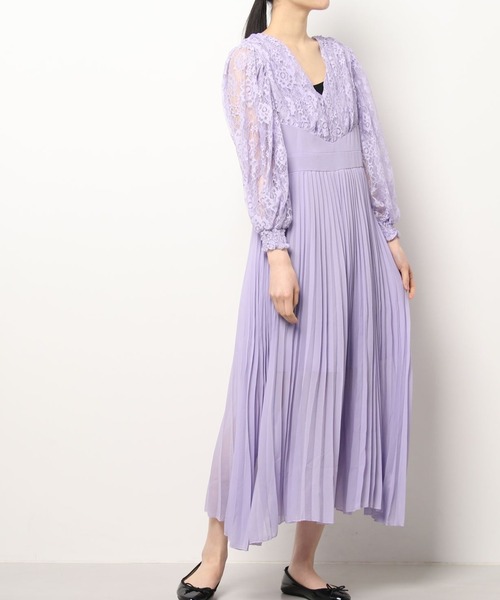 Jasmine Grandiflorum(ジャスミングランディフローラム)の「【Jasmine】Vネックレースプリーツフレアワンピース(ワンピース・レディース・イエロー/ピンク/レッド/グリーン/パープル/ブラック・FREE)」の4枚目の写真
