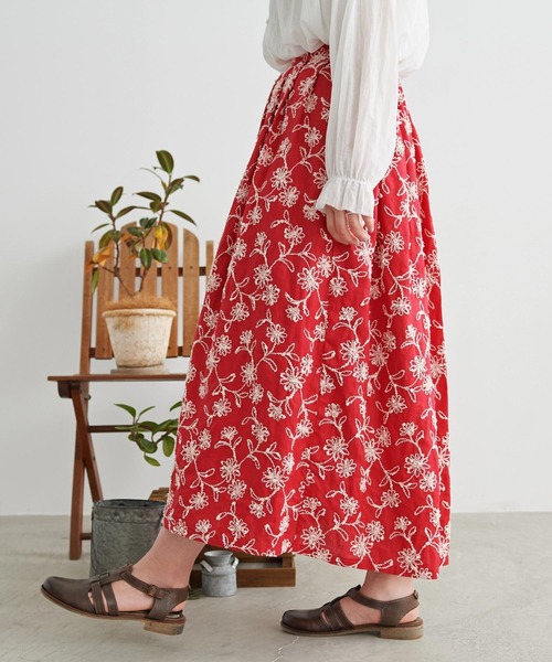 chambre de charme（シャンブルドゥシャーム）の「●cdc デージー刺繍 タックスカート（スカート・レディース・ホワイト/レッド・FREE）」の4枚目の写真