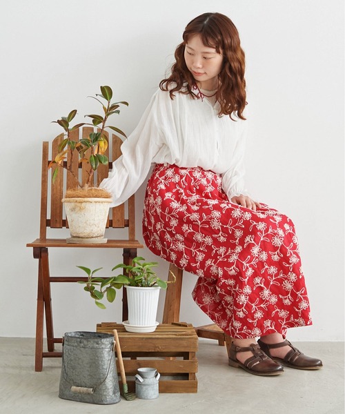 chambre de charme（シャンブルドゥシャーム）の「●cdc デージー刺繍 タックスカート（スカート・レディース・ホワイト/レッド・FREE）」の5枚目の写真