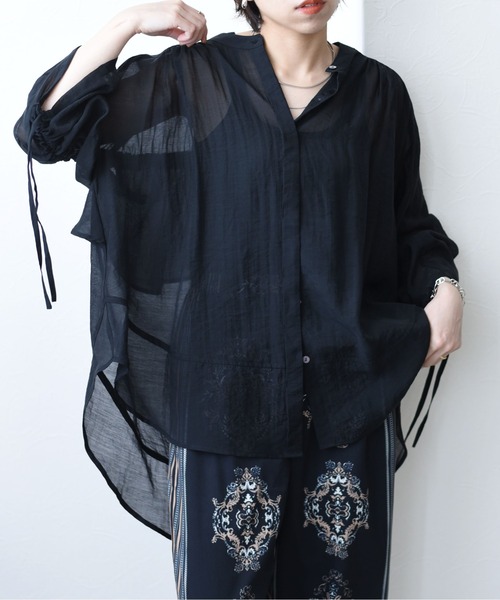 Eimee Law(エイミーロウ)の「バックドロストシアーブラウス(シャツ/ブラウス・レディース・オリーブ/ライトグレー/ブルーグレー/ブラック・38)」の2枚目の写真