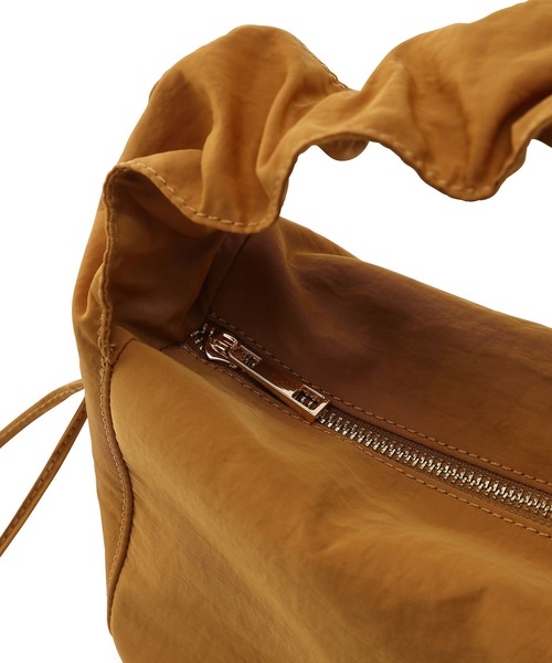 SALON adam et rope'（サロン アダム エ ロペ）の「ドロストギャザーワンハンドルバッグ（ハンドバッグ・レディース・イエロー/ブルー/キャメル/ピンク系その他・FREE）」の14枚目の写真