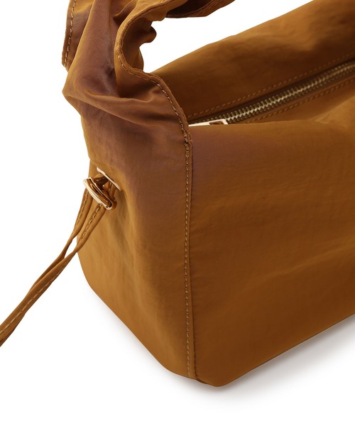 SALON adam et rope'（サロン アダム エ ロペ）の「ドロストギャザーワンハンドルバッグ（ハンドバッグ・レディース・イエロー/ブルー/キャメル/ピンク系その他・FREE）」の15枚目の写真