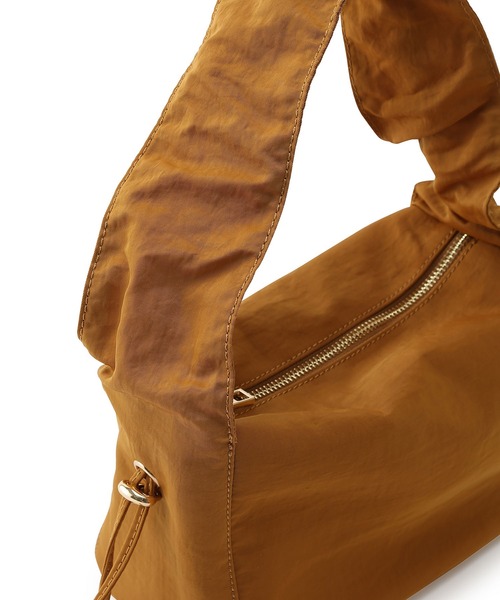 SALON adam et rope'（サロン アダム エ ロペ）の「ドロストギャザーワンハンドルバッグ（ハンドバッグ・レディース・イエロー/ブルー/キャメル/ピンク系その他・FREE）」の17枚目の写真