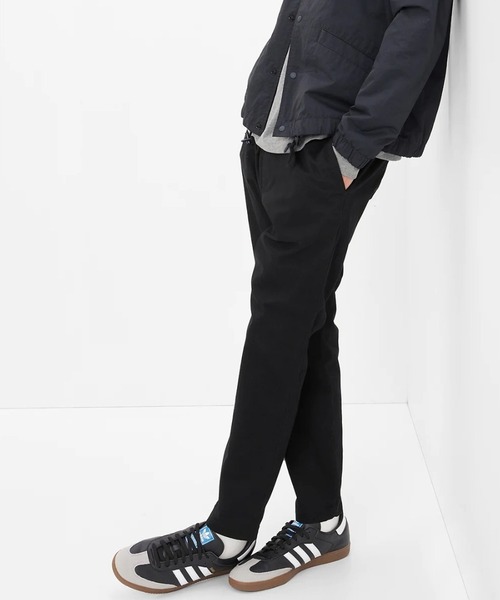 GAP（ギャップ）の「GapFlex エッセンシャル カーキリラックスフィットイージーパンツ（その他パンツ・メンズ・ブラック/ネイビー/ブラウン/グリーン・S/M/L/XL/XS）」の2枚目の写真