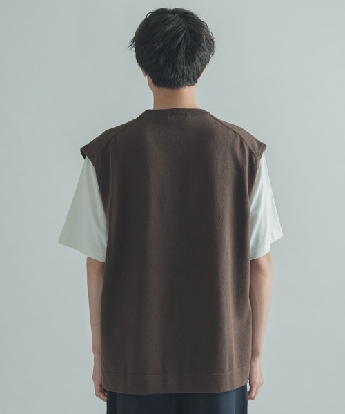 FORK&SPOON（フォークアンドスプーン）の「FORK&SPOON　コットンニットベスト（ベスト・メンズ・アイボリー/ダークブラウン・4/5）」の20枚目の写真