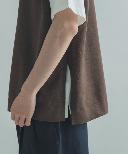 FORK&SPOON（フォークアンドスプーン）の「FORK&SPOON　コットンニットベスト（ベスト・メンズ・アイボリー/ダークブラウン・4/5）」の22枚目の写真