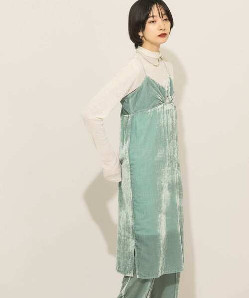 KBF(ケイビーエフ)の「ベロアキャミワンピース(ワンピース・レディース・ベージュ/ミント・ONE)」の3枚目の写真