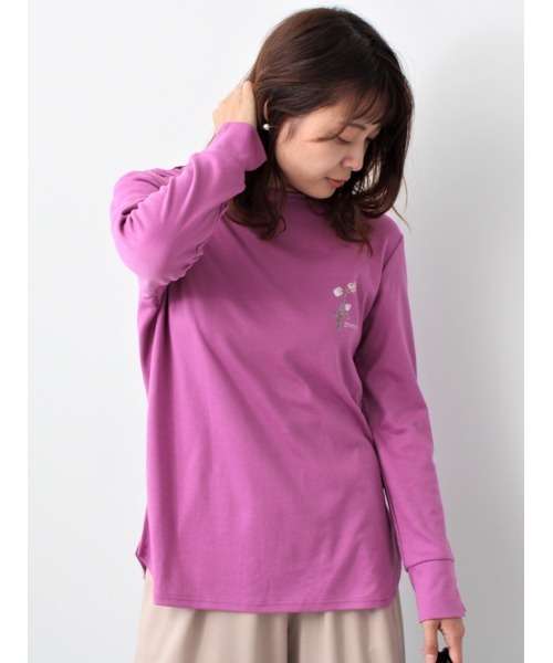 leswel（レスウェル）の「【M～5L 大きいサイズ】ワンポイント ラウンドヘム ロンＴ（Tシャツ/カットソー・レディース・パープル/カーキ/チャコールグレー・M/L/LL/3L/4L/5L）」の2枚目の写真