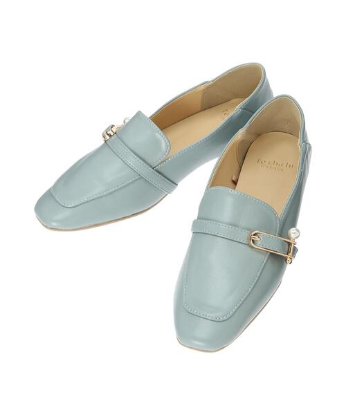 Te chichi TERRASSE（テチチテラス）の「パールバックルローファー（ドレスシューズ・レディース・オフホワイト/ブラック/ブルー・LARGE/MEDIUM）」の3枚目の写真