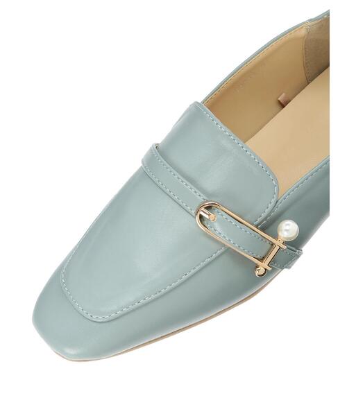 Te chichi TERRASSE（テチチテラス）の「パールバックルローファー（ドレスシューズ・レディース・オフホワイト/ブラック/ブルー・LARGE/MEDIUM）」の11枚目の写真