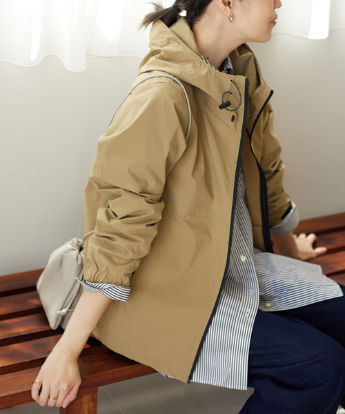 SLOBE IENA（スローブイエナ）の「《追加2》WASHER NYLONストレッチマウンテンパーカー（マウンテンパーカー・レディース・ベージュ/ブラウン・SMALL/MEDIUM）」の2枚目の写真