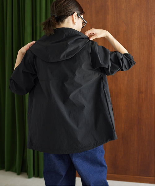 SLOBE IENA（スローブイエナ）の「《追加2》WASHER NYLONストレッチマウンテンパーカー（マウンテンパーカー・レディース・ベージュ/ブラウン・SMALL/MEDIUM）」の7枚目の写真