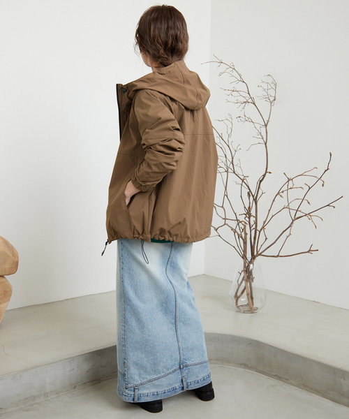 SLOBE IENA（スローブイエナ）の「《追加2》WASHER NYLONストレッチマウンテンパーカー（マウンテンパーカー・レディース・ベージュ/ブラウン・SMALL/MEDIUM）」の12枚目の写真