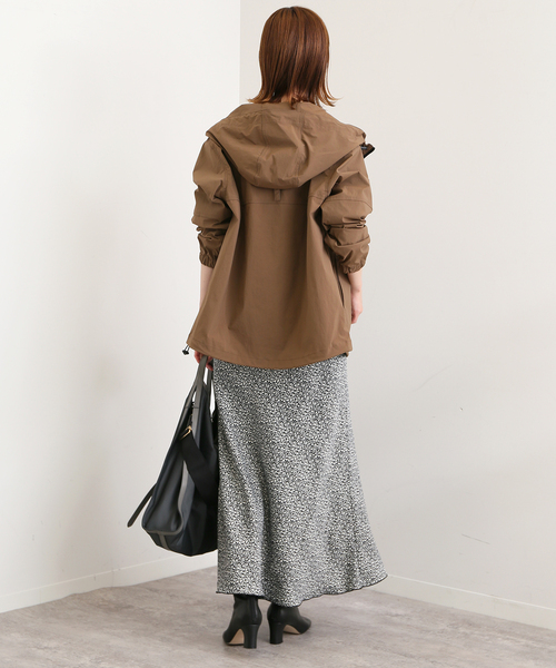 SLOBE IENA（スローブイエナ）の「《追加2》WASHER NYLONストレッチマウンテンパーカー（マウンテンパーカー・レディース・ベージュ/ブラウン・SMALL/MEDIUM）」の15枚目の写真