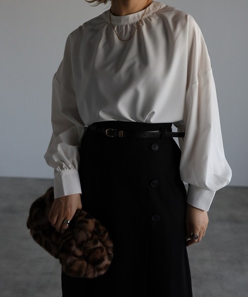 Yucca(ユッカ)の「バンドカラー4WAYブラウス(シャツ/ブラウス・レディース・ホワイト/ネイビー・MEDIUM/LARGE)」の22枚目の写真