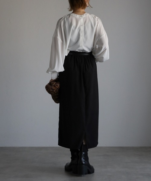 Yucca(ユッカ)の「バンドカラー4WAYブラウス(シャツ/ブラウス・レディース・ホワイト/ネイビー・MEDIUM/LARGE)」の7枚目の写真