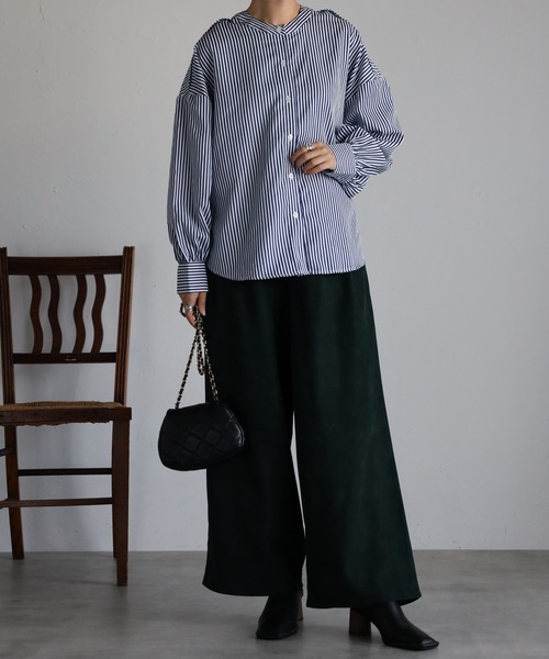 Yucca(ユッカ)の「バンドカラー4WAYブラウス(シャツ/ブラウス・レディース・ホワイト/ネイビー・MEDIUM/LARGE)」の5枚目の写真