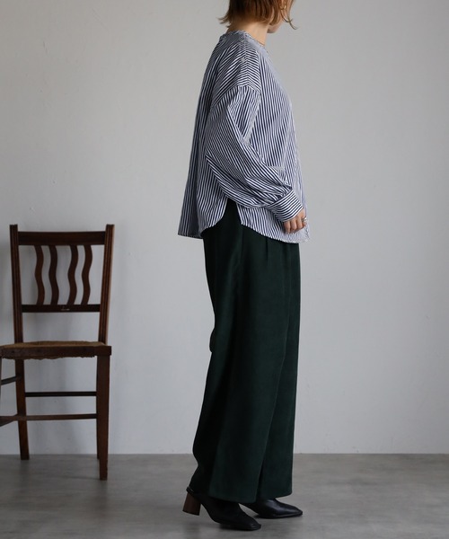 Yucca(ユッカ)の「バンドカラー4WAYブラウス(シャツ/ブラウス・レディース・ホワイト/ネイビー・MEDIUM/LARGE)」の21枚目の写真