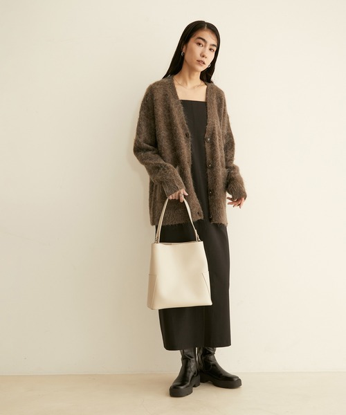 SALON adam et rope'（サロン アダム エ ロペ）の「【WEB限定】Vネックシャギーニットカーディガン（カーディガン/ボレロ・レディース・ライトグレー/ネイビー/ブラウン/イエロー・FREE）」の19枚目の写真