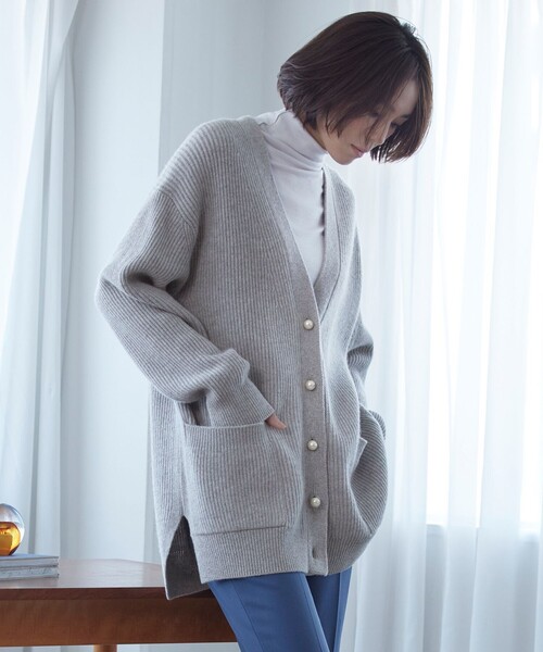 自由区(ジユウク)の「【洗える】ウールカシミヤブレンド Vネックカーディガン(カーディガン/ボレロ・レディース・ライトグレー系/ベージュ系/ブラック系・38/32)」の3枚目の写真