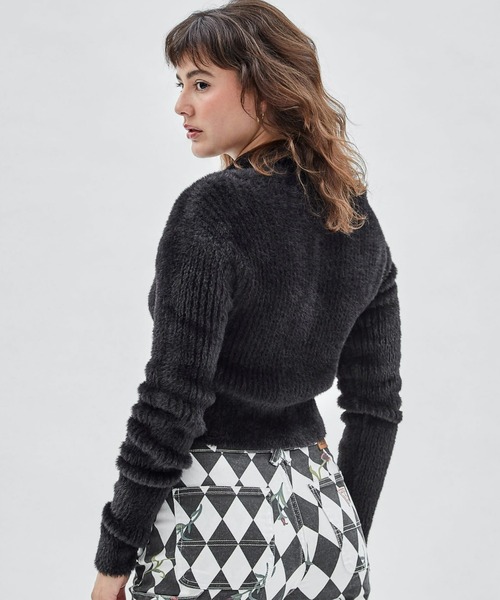 Guess(ゲス)の「GUESS Originals Fuzzy Zip-Up Sweater(ニット/セーター・レディース・ブラック・SMALL/MEDIUM/X-SMALL)」の2枚目の写真