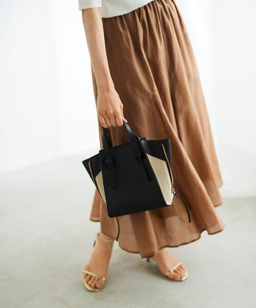 le.coeur blanc（ルクールブラン）の「サイドジッパートート（トートバッグ・レディース・グレイッシュベージュ/ブラック・FREE）」の4枚目の写真