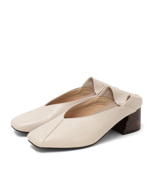 grandfleur（グランドフルール）の「べっ甲ヒールのスクエアトゥパンプス（パンプス・レディース・ホワイト/ブラック・23.0cm/23.5cm/22.5cm/24.0cm/24.5cm）」の11枚目の写真