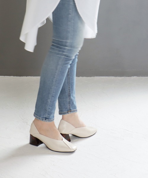 grandfleur（グランドフルール）の「べっ甲ヒールのスクエアトゥパンプス（パンプス・レディース・ホワイト/ブラック・23.0cm/23.5cm/22.5cm/24.0cm/24.5cm）」の13枚目の写真