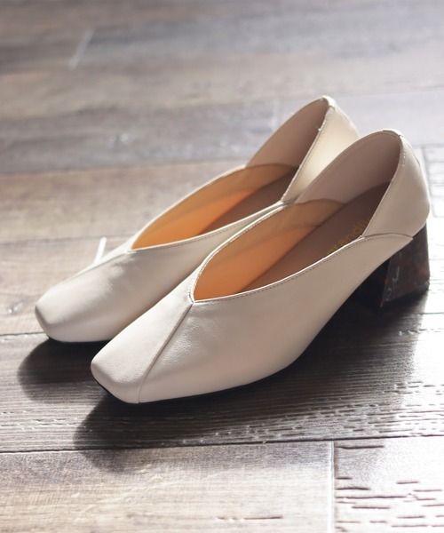 grandfleur（グランドフルール）の「べっ甲ヒールのスクエアトゥパンプス（パンプス・レディース・ホワイト/ブラック・23.0cm/23.5cm/22.5cm/24.0cm/24.5cm）」の6枚目の写真