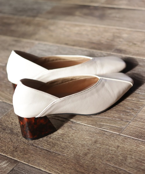 grandfleur（グランドフルール）の「べっ甲ヒールのスクエアトゥパンプス（パンプス・レディース・ホワイト/ブラック・23.0cm/23.5cm/22.5cm/24.0cm/24.5cm）」の17枚目の写真